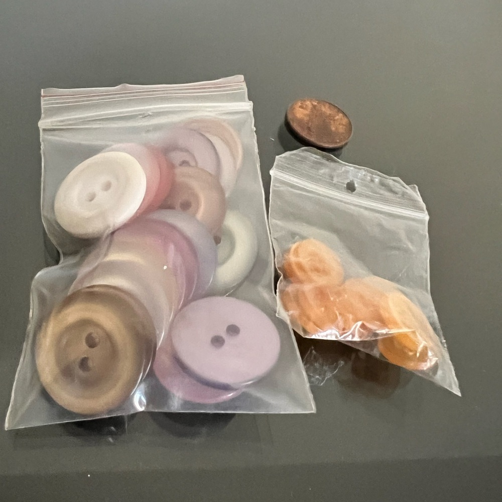 White Buttons. - Picture 3 of 5